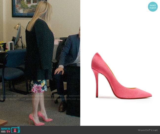 Christian Louboutin Decoltish 115 suede pumps worn by Madeline Martha Mackenzie (Reese Witherspoon) on Big Little Lies