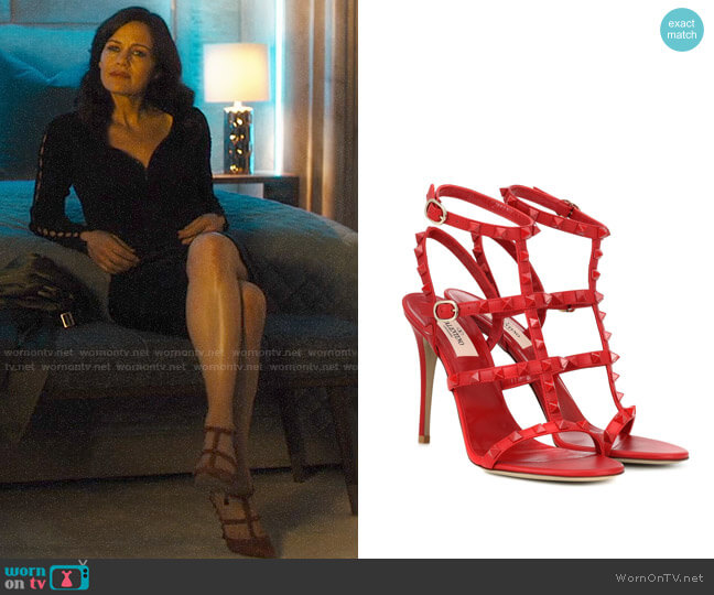 Valentino Garavani Rockstud Leather Sandals worn by Daisy Kowalski (Carla Gugino) on Jett