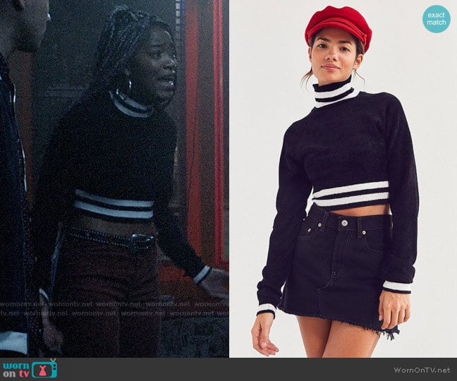 BDG Venus Turtleneck Chenille Sweater worn by Kym (Keke Palmer) on Scream