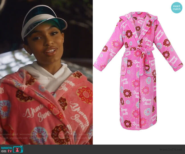 Hooded Flannel Fleece Short Bath Robe with Side Pockets by Burklett worn by Zoey Johnson (Yara Shahidi) on Grown-ish