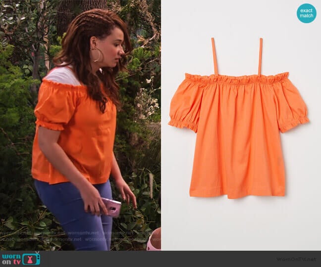 Off-the-shoulder Top by H&M worn by Jade (Talia Jackson) on Family Reunion