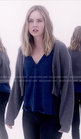 McKenna’s blue tee and grey cropped cardigan on Light as a Feather