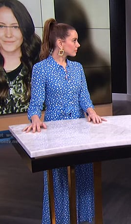 Melanie’s blue printed shirtdress on E! News