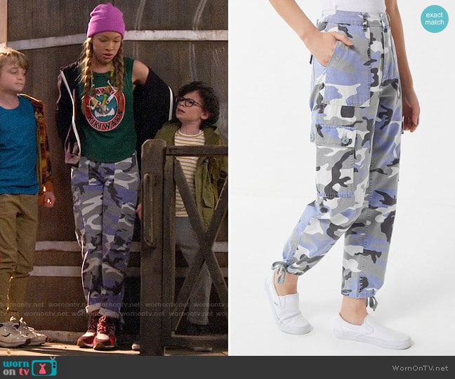 UO Authentic Camo Cargo Pants worn by Ava (Shelby Simmons) on Bunkd