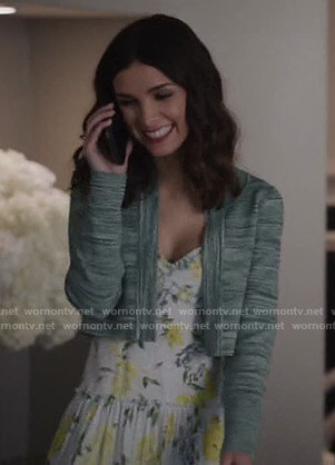 Alicia's green cropped cardigan on Grand Hotel