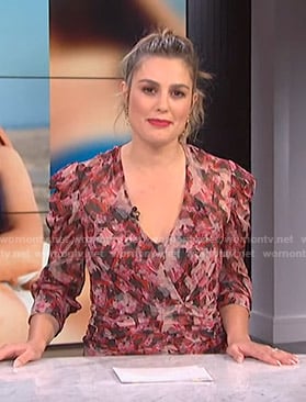 Carissa’s pink printed ruched dress on E! News