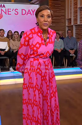 Robin’s pink chain print dress on Good Morning America