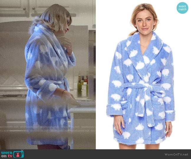 Sonoma Textured Plush Robe worn by Paris Jackson on Scream