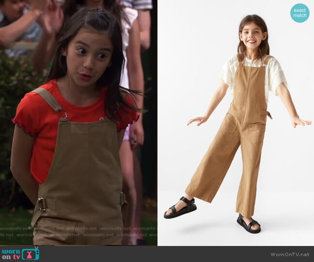 Buckle Overalls by Zara worn by Gwen (Scarlett Estevez) on Bunkd