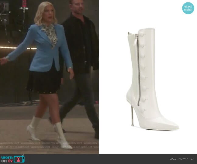 Hill boots by Alexander McQueen worn by Tori Spelling (Tori Spelling) on BH90210