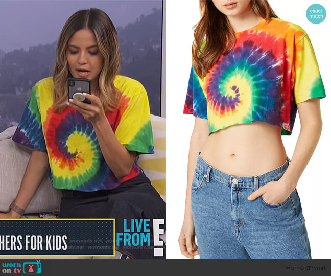 tie dye crop top outfit