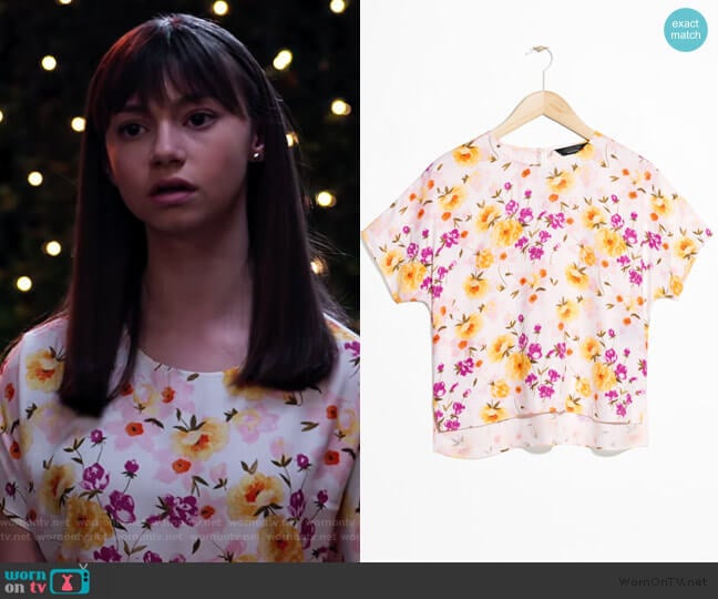 Printed Floral Blouse by & Other Stories worn by Molly (Lauren Lindsey Donzis) on No Good Nick