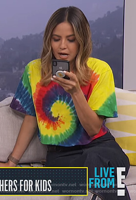 Erin’s cropped tie dye tee on E! News Daily Pop
