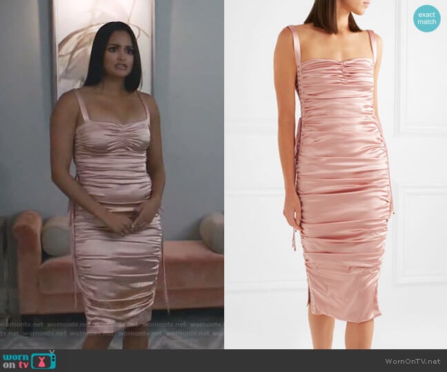 Carolina’s pink satin ruched dress on Grand Hotel