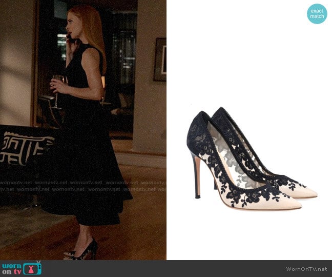 Gianvito Rossi Giada Pumps worn by Donna Paulsen (Sarah Rafferty) on Suits