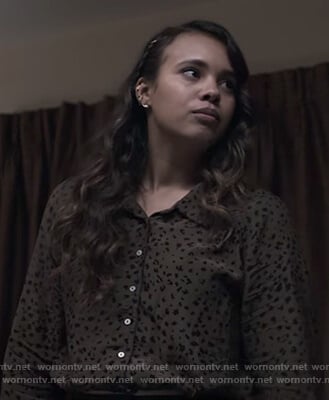 Jessica’s green leopard blouse on 13 Reasons Why