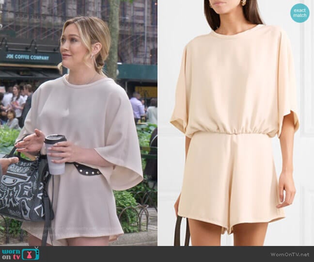  worn by Kelsey Peters (Hilary Duff) on Younger