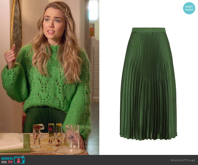 Reiss Isidora Dark Green Knife Pleat Skirt worn by Ainsley Howard (Rebecca Rittenhouse) on Four Weddings and a Funeral