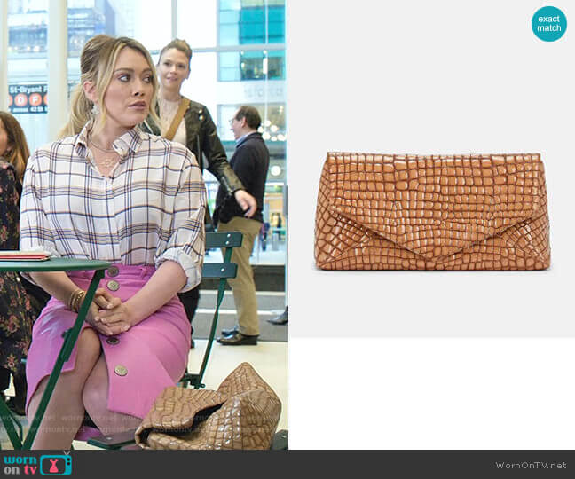 Crocodile-Stamped Large Patent Leather Clutch by Dries Van Noten worn by Kelsey Peters (Hilary Duff) on Younger