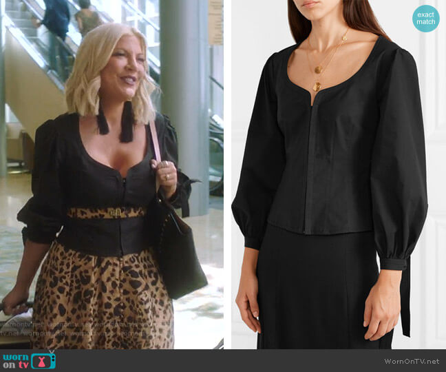 Tie-Eetailed Stretch-Cotton Poplin top by Proenza Schouler worn by Tori Spelling (Tori Spelling) on BH90210