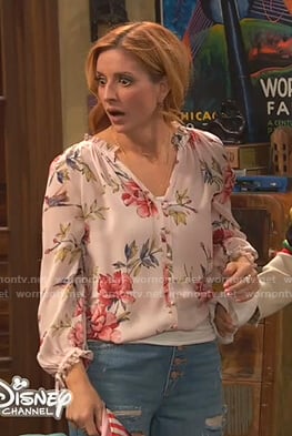 Chelsea’s pink floral v-neck blouse on Ravens Home