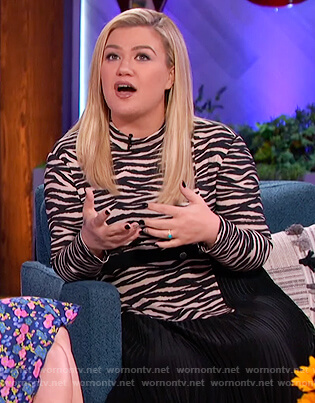 Kelly’s zebra stripe dress on The Kelly Clarkson Show