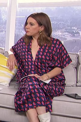 Melanie’s navy and pink geometric print dress on E! News Daily Pop