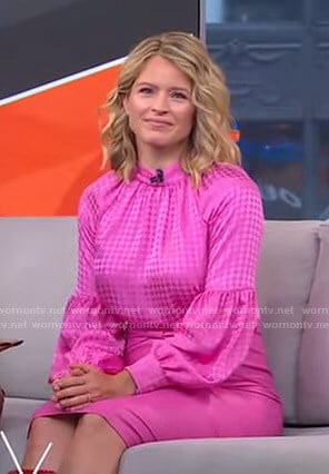 Sara’s pink houndstooth blouse and pencil skirt on GMA Strahan Sara And Keke