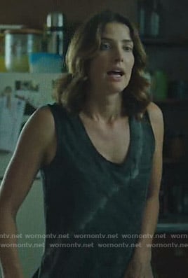 Dex’s black tie dye tank top on Stumptown