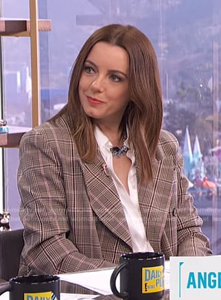 Melanie’s oversized plaid blazer on E! News Daily Pop