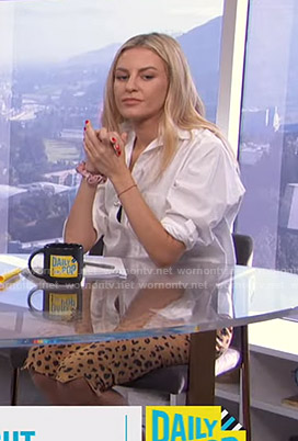 Morgan’s yellow leopard print cropped pants on E! News Daily Pop