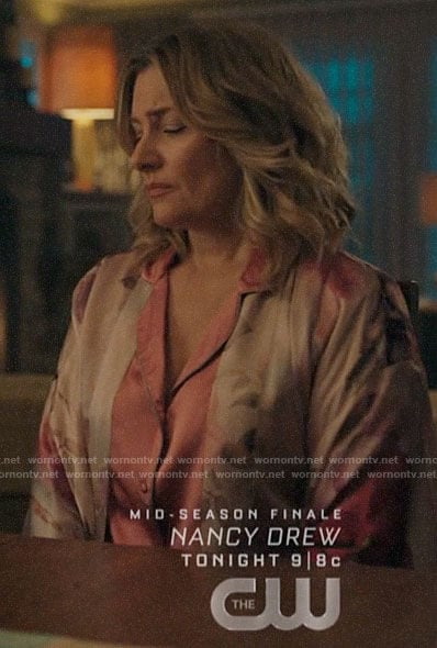 Alice's floral robe on Riverdale