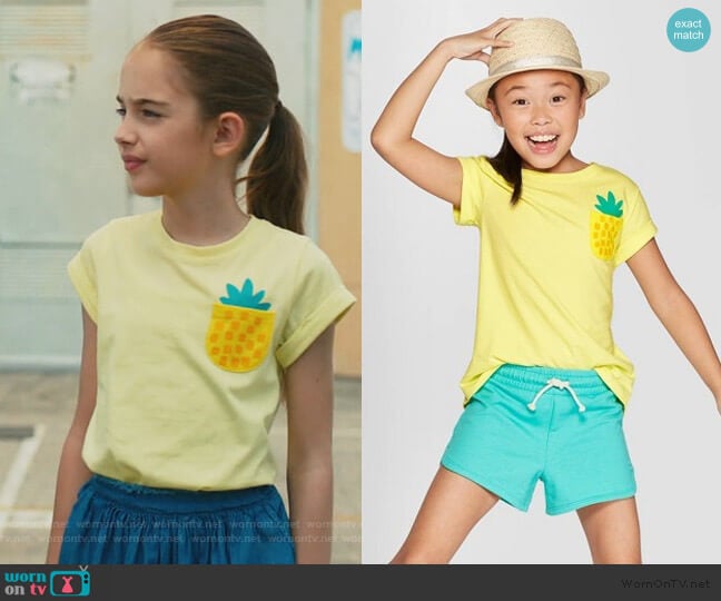 Pineapple pocket t-shirt by Cat & Jack worn by Anna-Kat Otto (Julia Butters) on American Housewife