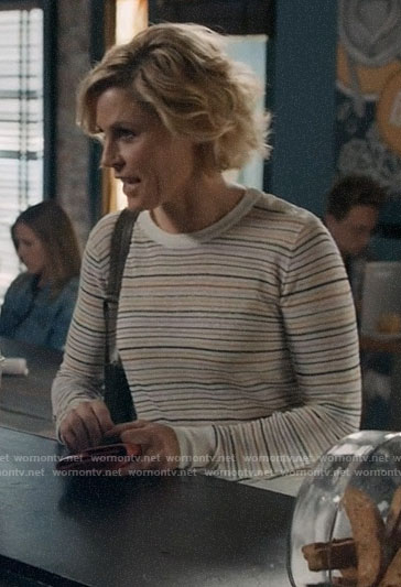 Claire's striped sweater on Modern Family