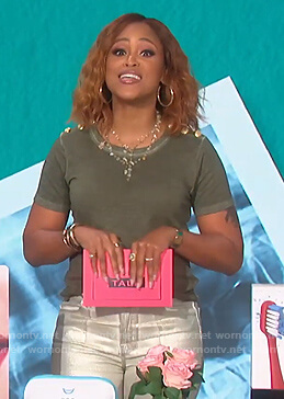 Eve’s green button shoulder tee on The Talk