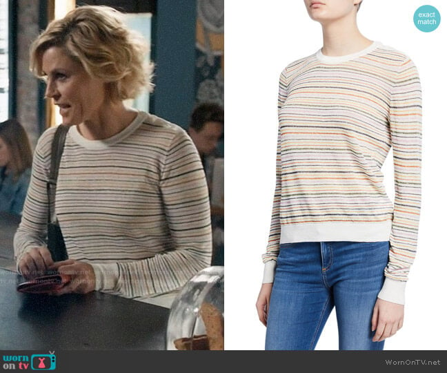 Joie Ade Sweater worn by Claire Dunphy (Julie Bowen) on Modern Family