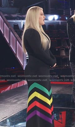 Kelly Clarkson’s black dress with rainbow stripes on The Voice