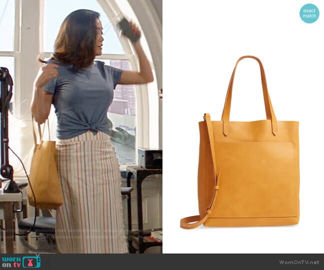 Madewell Medium Leather Transport Tote worn by Joy (Jessica Lu) on God Friended Me