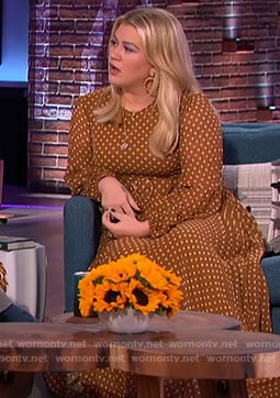 Kelly’s polka dot maxi dress on The Kelly Clarkson Show