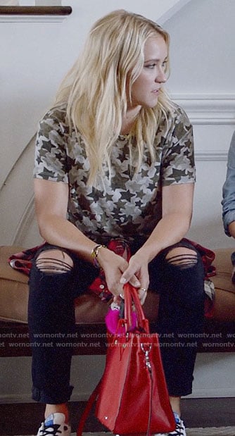 Roxy's star print t-shirt and ripped jeans on Almost Family