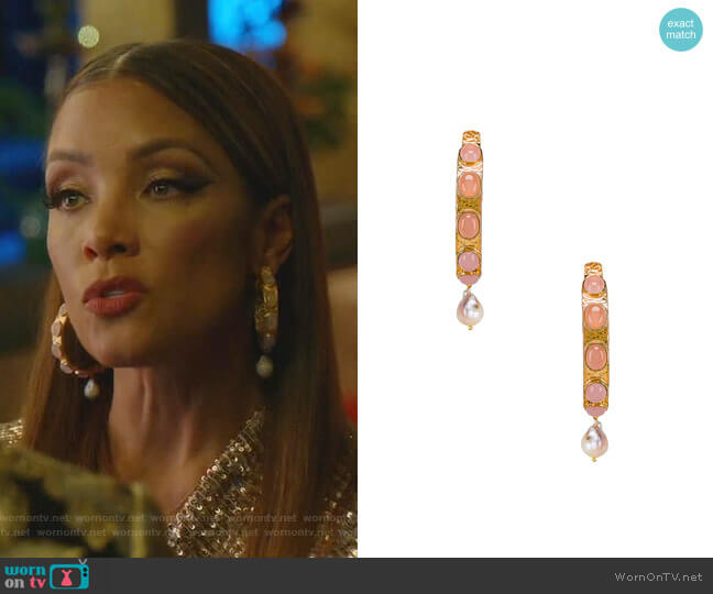 Carmen Hoopes by Christie Nicolaides worn by Dominique Deveraux (Michael Michele) on Dynasty