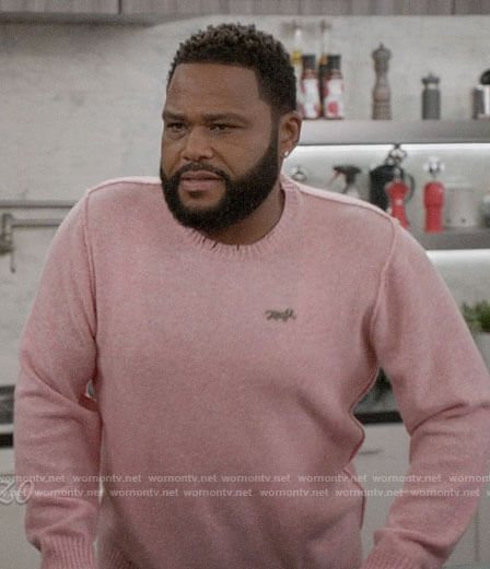 Andre's pink distressed sweater with leopard patch on Black-ish