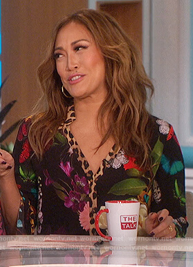 Carrie’s floral silk blouse on The Talk
