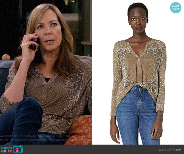 Lucky Brand Bandana Print Henley Top worn by Bonnie Plunkett (Allison Janney) on Mom