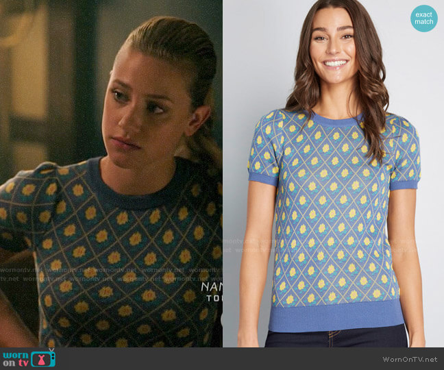 ModCloth Throwback Blooms Short Sleeve Sweater worn by Betty Cooper (Lili Reinhart) on Riverdale