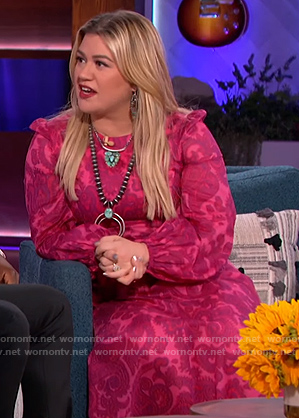 Kelly’s pink paisley print maxi dress on The Kelly Clarkson Show