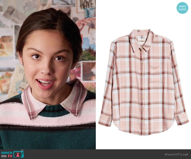 Treasure & Bond Lightweight Boyfriend Shirt worn by Nini (Olivia Rodrigo) on High School Musical The Musical The Series