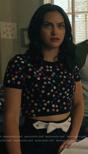 Veronica's floral crop top and bow detail skirt on Riverdale