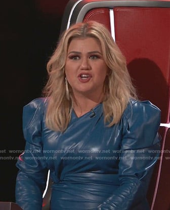 Kelly Clarkson's blue puff sleeve leather dress on The Voice