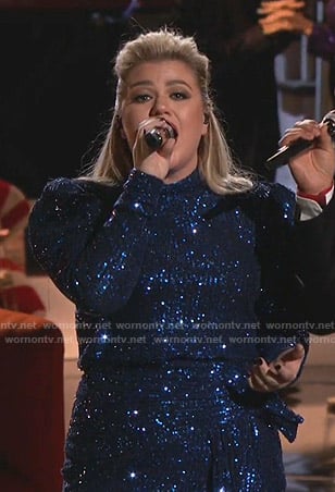 Kelly Clarkson's sequin gown on The Voice